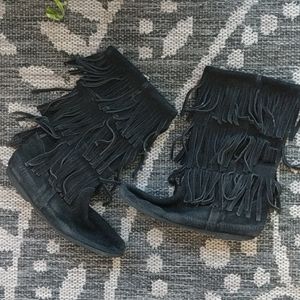 Minnetonka three layer fringe moccasin boot